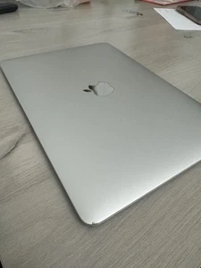 Macbook Air A1534 - Picture 1 of 4