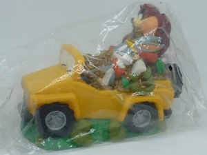 BULLYLAND BUGS BUNNY AND TAZ PIGGY BANK IN CAR WARNERT BROS - Picture 1 of 7