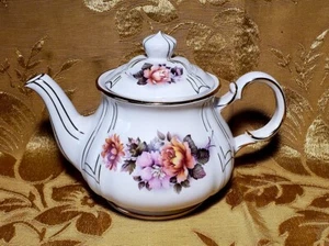 VINTAGE SADLER FLORAL TEAPOT 3693 ROSES GOLD TRIM ENGLAND - Picture 1 of 7