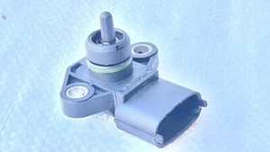 Sensor de presión del tubo de aspiración 39300-4A800 Hyundai H1 i800 H350 2,5 CRDI D4CB Euro6!!! - Imagen 1 de 2