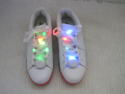 Nuevo sin caja Para mujeres QUPID Cordones Iluminados Suelas Coloridas Blanco Tenis Zapatos Talla 7 Foto 1 de 4
