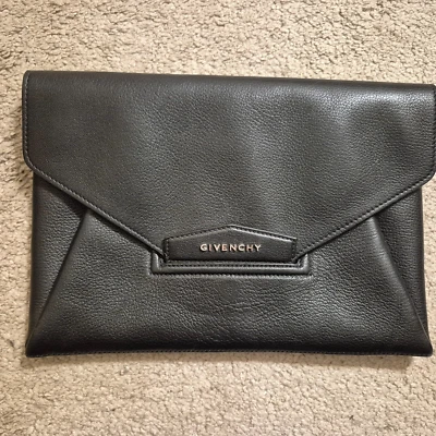 Bolso sin asas Givenchy Sugar piel de cabra mediano antigona sobre negro Foto 1 de 4