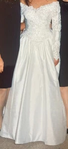 90's VINTAGE WHITE SILK BEADED LONG SLEEVE WEDDING DRESS - Picture 1 of 5