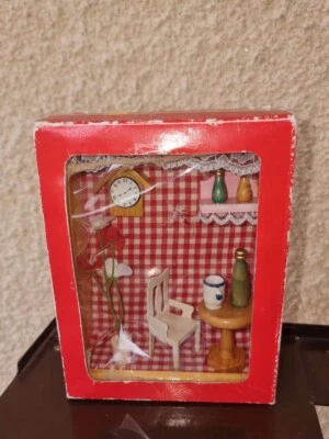 Meuble  Vitrine miniature Maison de poupée, Cuisine, Table, Chaise Diorama 1:12 - Photo 1/4