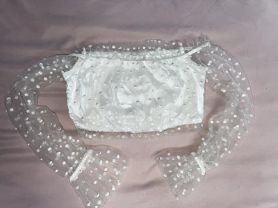 Top corto blanco LUSH para mujer con mangas de campana de encaje mediano Foto 1 de 4