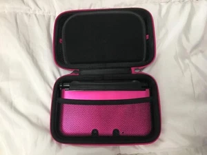 Hülle für Nintendo New 3DS XL (Schwarz+Rose) Spielkonsole Kompatible Geräte Neu - Bild 1 von 11