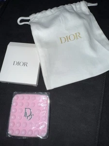 Accessoire d'aspiration pour téléphone portable Dior Octobuddy rose neuf dans son sac et sa boîte d'origine neuf dans sa boîte - Photo 1 sur 3