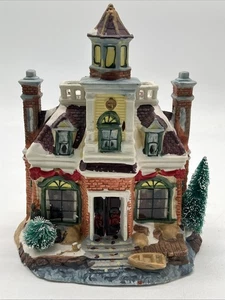 Ferienhaus beleuchtetes Porzellan "Seacoast Maritime Museum" 8x7 Weihnachtsdorf LESEN - Bild 1 von 12