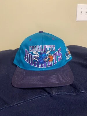Snapback vintage años 90 NBA Charlotte Hornets G.C.C. Azul y morado  Foto 1 de 4