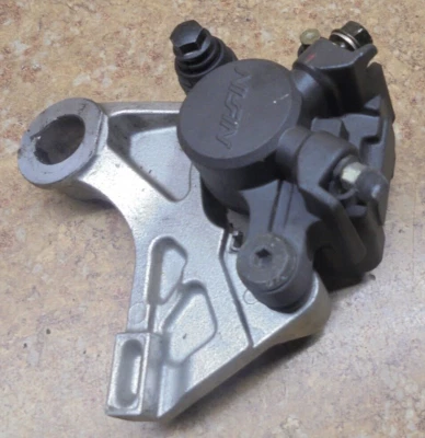 Soporte de pinza de freno de disco trasero Honda CBR1000RR CBR 1000 RR CBR1000 2005 05 Foto 1 de 2