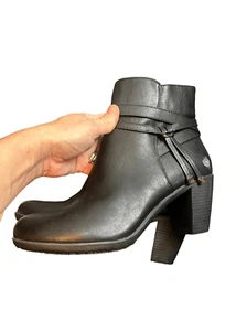 Botas al tobillo Madeline Olga para mujer talla 9,5 negras botas de tacón de cuero sintético nota dolor - Imagen 1 de 5
