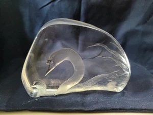 Lead Crystal Etched Swan Figure Mats Jonasson Sweden Art Glass Signed & Numbered - Picture 1 of 8