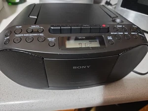 Sony CFD-S70 Boombox MP3 CD Player Cassette Recorder AM/FM Radio w/ Cord -TESTED - Picture 1 of 6