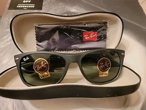 Ray-Ban New Wayfarer RB2132 622 Gestell matt Gummi schwarz mit grünen Gläsern mit Etui - Bild 1 von 13
