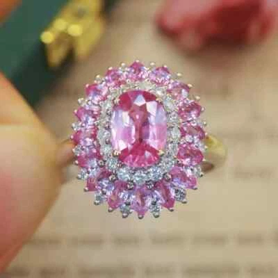 Anillo de compromiso de diamantes y zafiros rosados reales de corte ovalado de 4,80 quilates de oro blanco de 14 quilates Foto 1 de 4