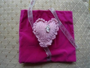 Lola Rose Angel Brooch on Pink Knitted Heart with Pouch - Picture 1 of 2