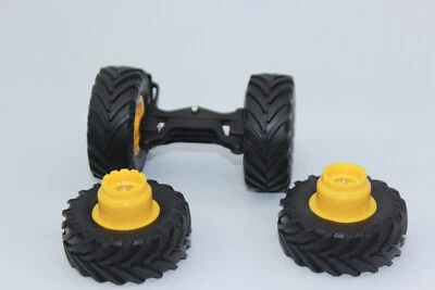 Siku 6735 Vorderachse Zwillingsreifen mit Magnet 1:32 vom John Deere 7920 R - Bild 1 von 4