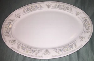 WHITE WITH BLUE FLOWERS OVAL SERVING PLATTER MADE IN CHINA. UNKNOWN PATTERN. - Picture 1 of 4