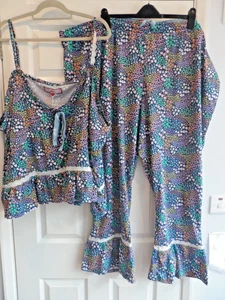 Joe Browns Pyjama-Yoga-Lounge Ibiza Wear Set UK Size 32/34 BNWT Floral & Lace - Picture 1 of 21