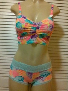 NUEVO JUEGO MULTIFLORAL ROSA VICTORIA SECRET ENCAJE BOYSHORT Y BRALETTE TALLA L - Imagen 1 de 7