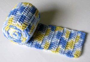 Handarbeit Häkelschal bunt Frühling blau, gelb und weiß - Bild 1 von 2