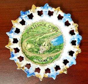 Vintage Hufeisen Kurve Altoona Pennsylvania Souvenir Teller Spitze durchbohrter Rand Gold - Bild 1 von 7