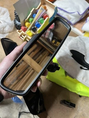 Espejo retrovisor Ram 2500 atenuación automática, despegó una Ram 2500 2022 Foto 1 de 3