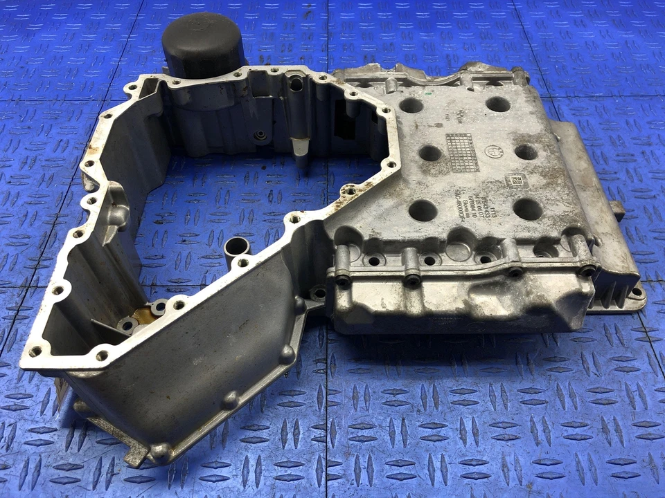 BMW 750I 2016-2019 cárter de aceite superior del motor de 4,4 L 11138643432 OEM Foto 1 de 4