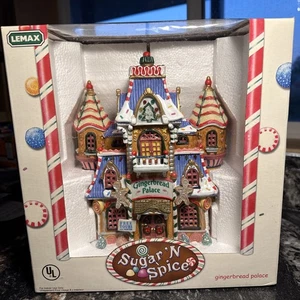 Lemax Sugar 'N Spice Home Sweet Home Gingerbread Holiday Village 2004 Rtrd NOS - Bild 1 von 4