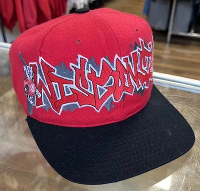 De colección 1990 Wisconsin Badgers GRAFIX Lana Snapback Sombrero Graffiti Bucky RARO Foto 1 de 4