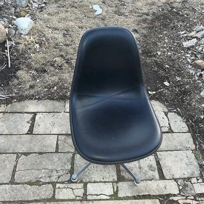 Eames Herman Miller Fiberglass Shell Chair IBM Swivel 4 Chairs To Sell. - Image 1 of 4