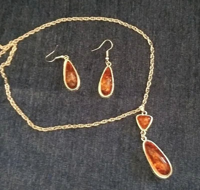Conjunto de brinco e pingente de gancho folheado a prata âmbar laranja falso - Imagem 1 de 4