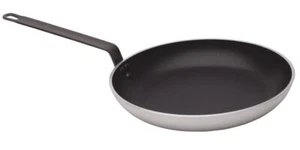 MasterClass Heavy Duty Aluminium Kitchen Frying Pan with Non-Stick Coating- 32cm - Picture 1 of 7