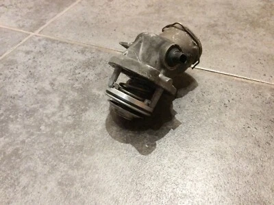 Termostato con carcasa para Mercedes Benz C230 C280 C300 C350 E350 ML350 SLK350 Foto 1 de 4