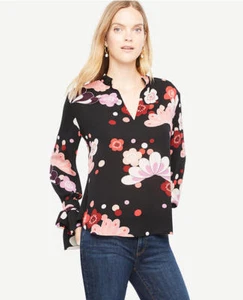 Blusa Ann Taylor - Petite XXSP Negra Multi Floral Lazo Puño Popover $79.50 (H)  - Imagen 1 de 4
