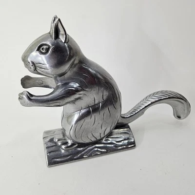 Cascanueces Norpro “Davy Crackit” de colección ardilla en un tronco aluminio fundido Foto 1 de 4