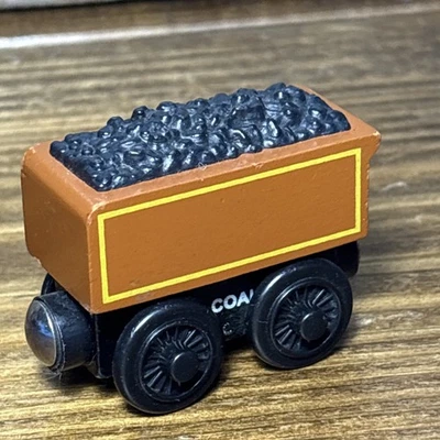 Tren de madera Thomas variante de error nombre chasis lateral e inferior Duke's Tender 2003 Foto 1 de 4