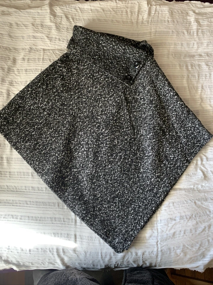 Mantón con cuello de capa forrado medio Rue 21 Foto 1 de 4