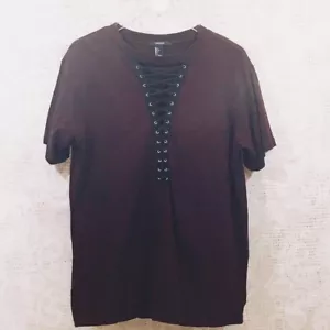 Camiseta para mujer FOREVER 21 púrpura oscuro ciruela manga corta cuello redondo con cordones L - Imagen 1 de 4