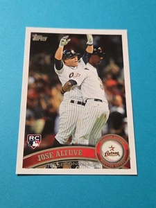 2011 Topps Update Series  Jose Altuve #US132 (RC) - Picture 1 of 3