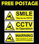 CCTV en fonctionnement, avertissement CCTV, sourire sur une planche en plastique ou des autocollants de vidéosurveillance