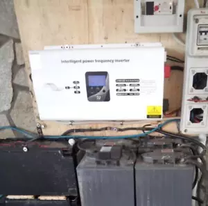 Inversor híbrido solar 2000W 12V 24V 48V controlador MPPT de onda sinusoidal pura fuera de la red - Imagen 1 de 20