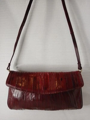  Cartera sin asas vintage borgoña de piel de anguila. Años 80  Foto 1 de 4