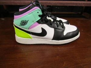 NIKE Air Jordan 1 Mid GS Pastel Volt Green Glow Black 554725-175 Youth Sz 6.5Y - Picture 1 of 8