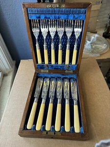 Antique English Silver Plated Knife & Fork EPNS Flatware Set w/Case Circa 1900. - Picture 1 of 4