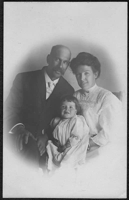 Retrato foto real RPPC pre-1920 FAMILIA AFROAMERICANA negra Foto 1 de 2