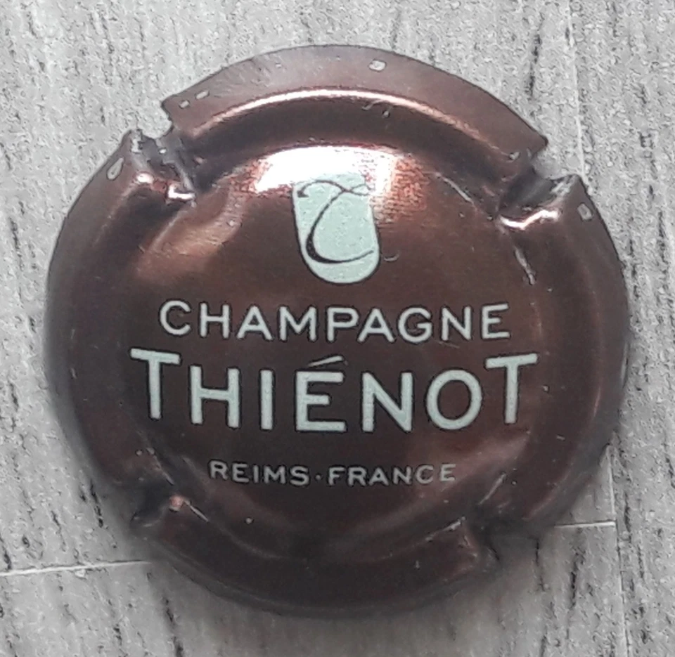 Thiénot Alain : capsule de champagne n° 26 (assez bon état) - Photo 1/1
