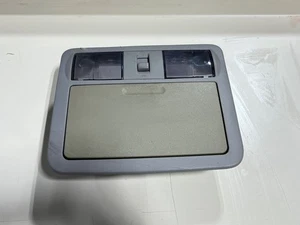 Nissan Xterra Frontier Pathfinder 2005-2013 consola aérea mapa gris claro OEM - Imagen 1 de 3