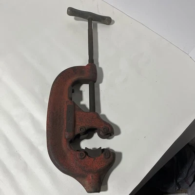 Ridgid 44-S 2-1/2" to 4" Heavy-Duty 4-Wheel Pipe Cutter Used See Pictures  - Image 1 of 4