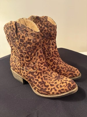 Coconut By Matisse 靴子女式 7 码 Casidy 动物印花踝西拉链 — 第 1/4 张图片